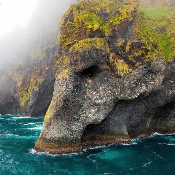 Elephant Rock is a natural rock formation in Heimaey( Iceland) , part of the Westman Islands or Vestmannaeyjar. The basalt rock structure is completely natural, but remarkably, largely resembles that of an elephant!