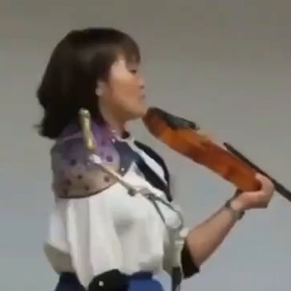 33 year old Manami Ito - A car accident did not stop her love of music and playing violin