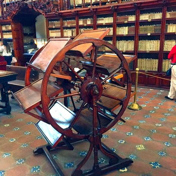A 300-year-old library tool that enabled a researcher to have seven books open at once